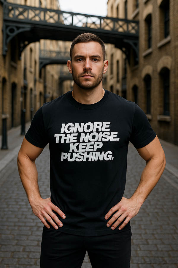 MOŠKA MAJICA IGNORE THE NOISE KEEP PUSHING ČRNA